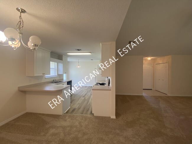 Foto del edificio - 7468 Woodmont Rd