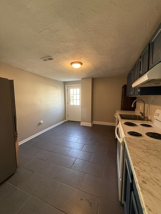 Kitchen - 503 E Potomac St