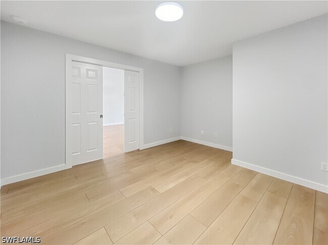 Building Photo - 5908 Cranbrook Way