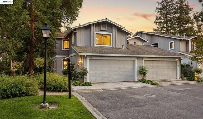 Building Photo - 4926 Red Creek Dr