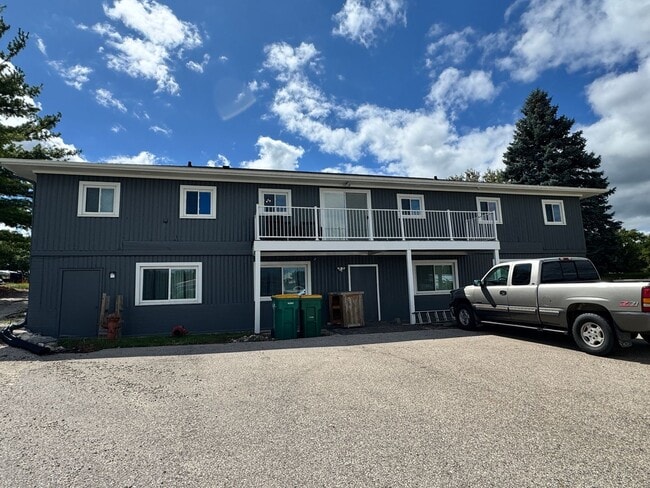 Building Photo - W210N11785 Hilltop Dr