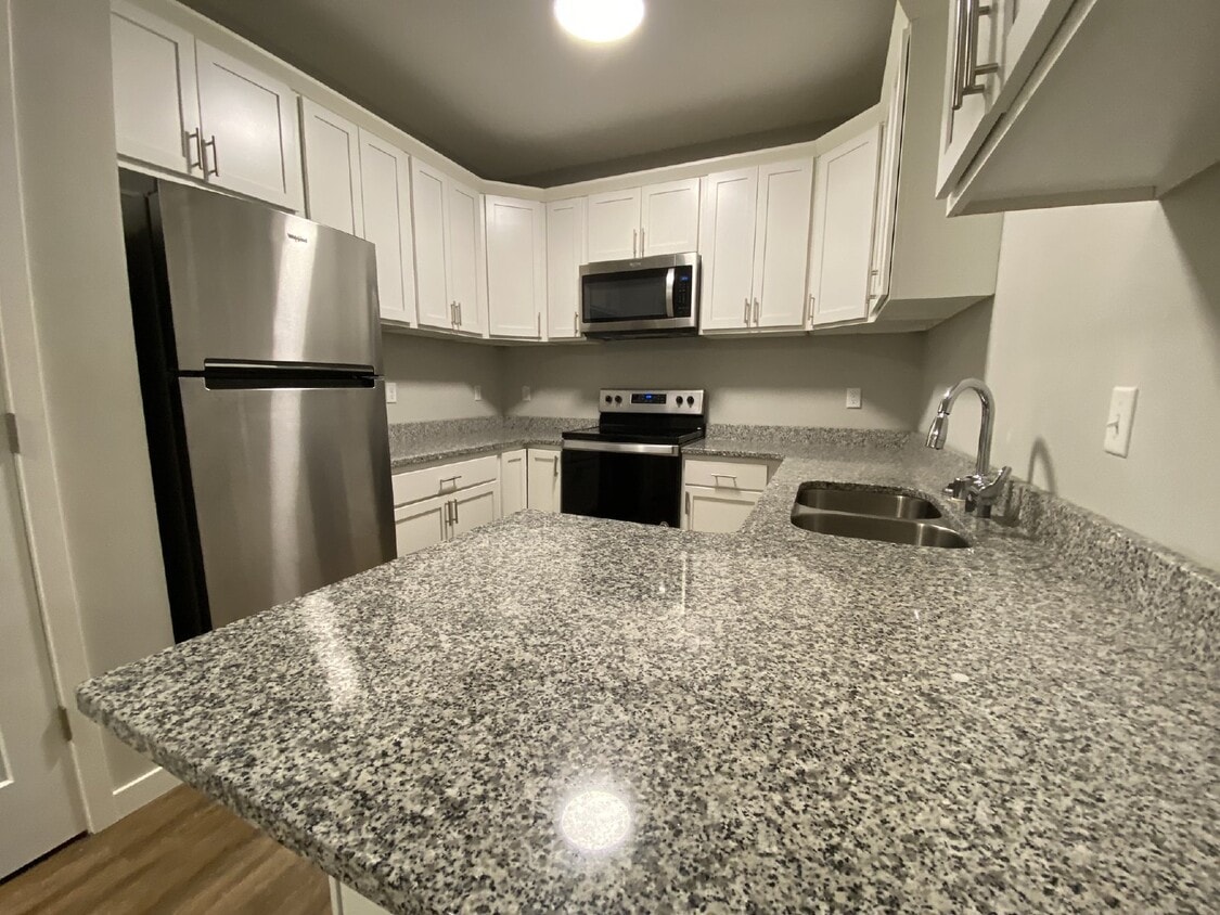 Primary Photo - Modern Comfort Meets Urban Convenience in ...