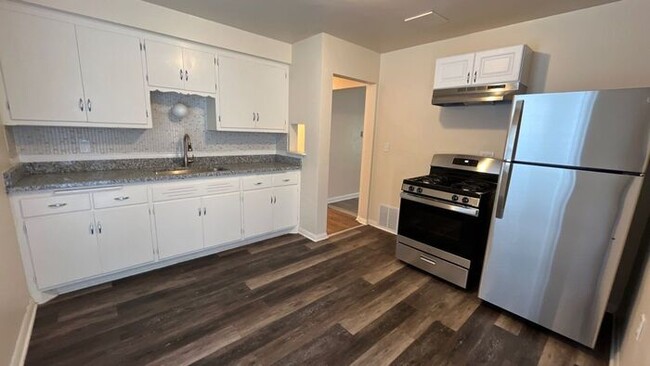 Building Photo - Don't miss out call RENU Property Manageme...