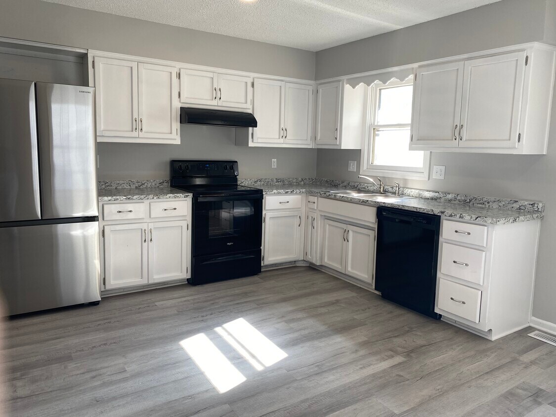 315 Lakeland Dr, Smithville, MO 64089 Townhome Rentals in Smithville