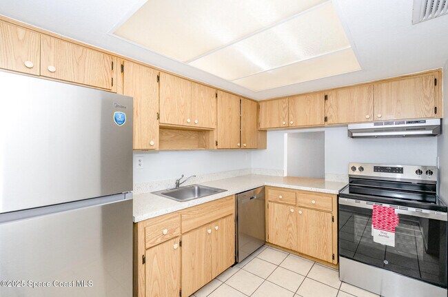Building Photo - 204 Seminole Ave W
