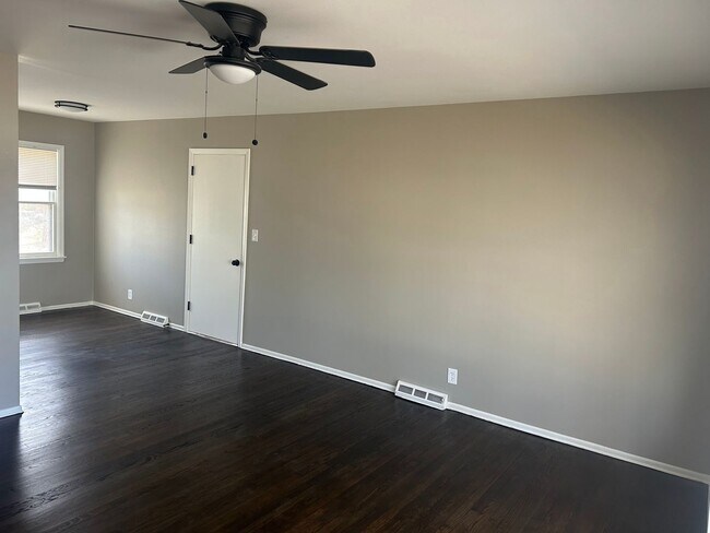 Building Photo - AVAILABLE NOW! Beautiful 3 Newly Rehabbed ...