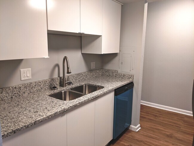 Building Photo - 1 Renaissance Pl