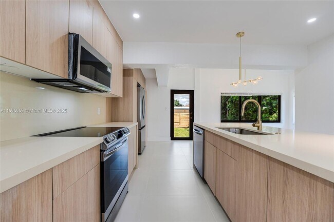 Foto del edificio - 4210 NW 11th Ave