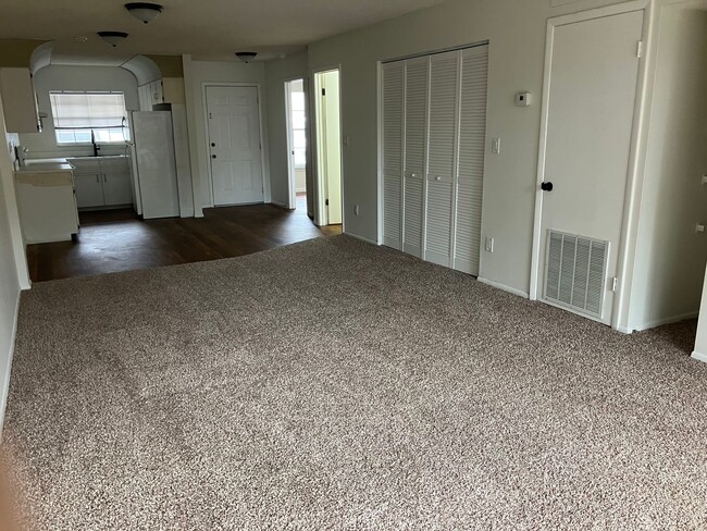 Building Photo - 2 Bed 2 Bath 1st Floor Condo With Pool And...