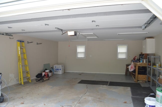 Building Photo - 1N037 Ethel St