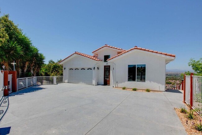 Building Photo - 423 Valley Heights Dr