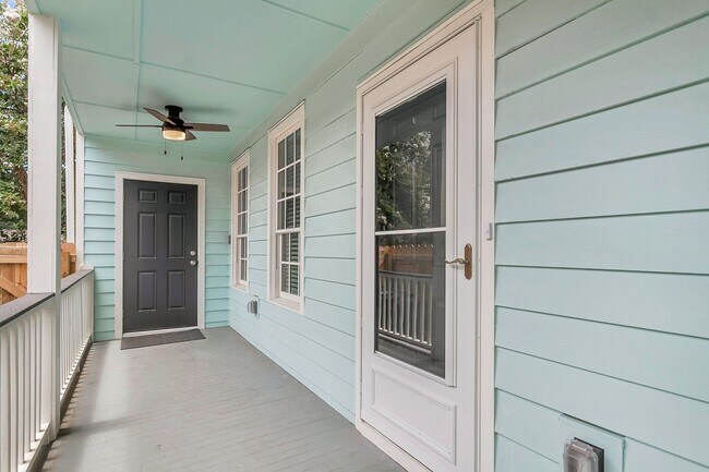 Foto del edificio - 1 Bedroom 1 Bath Condo in Radcliffeborough...
