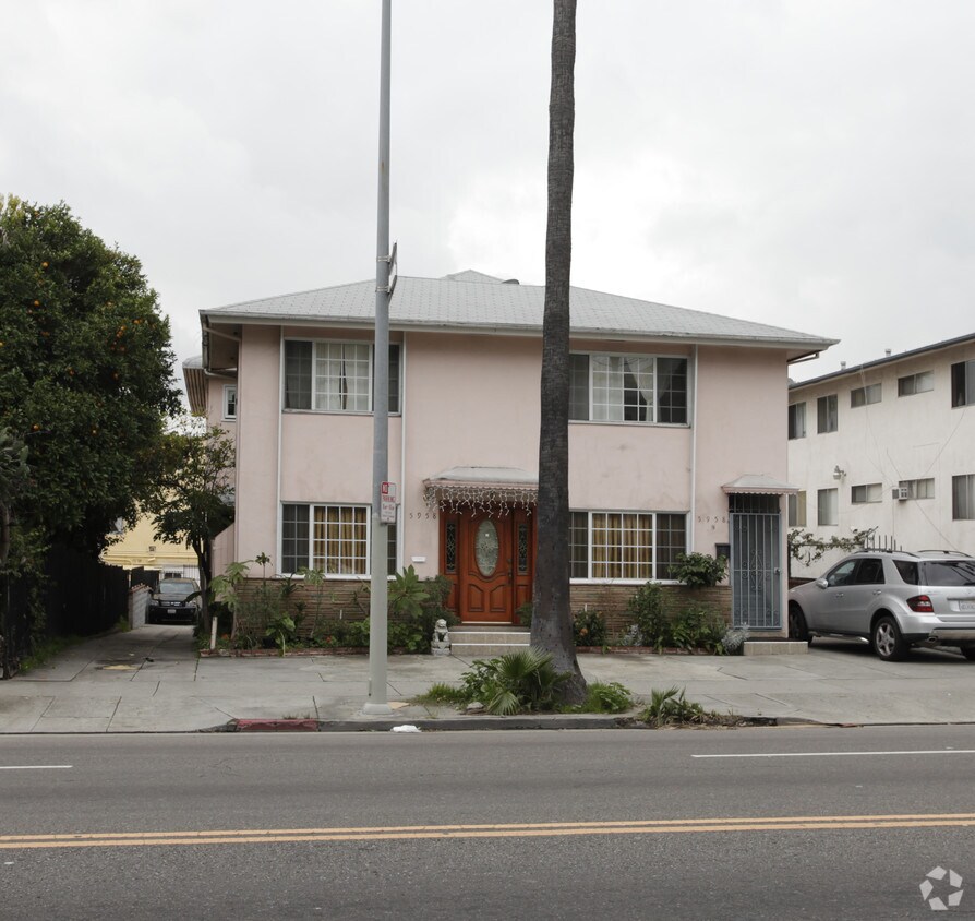 Foto del edificio - 5958-5958 1/2 Franklin Ave