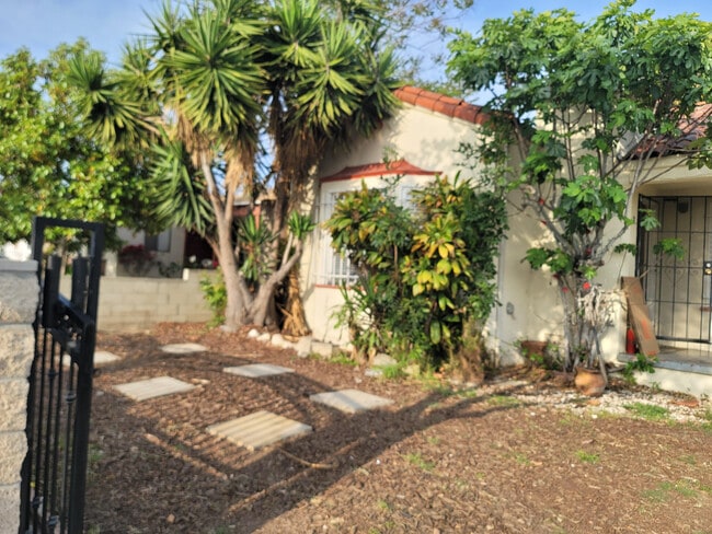 Building Photo - 448 S Woods Ave