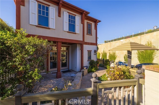 Building Photo - 2500 Bungalow Pl