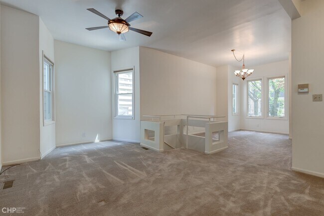 Living room - 1224 W Barry Ave