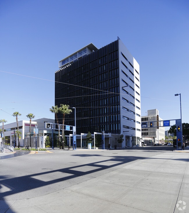 Edison Long Beach Apartments in Long Beach, CA
