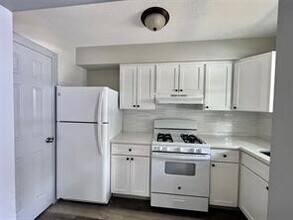 Building Photo - 8335 Bonner Dr