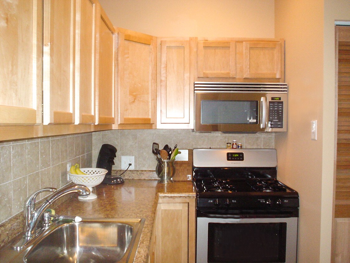 Primary Photo - 3849 N Damen Ave