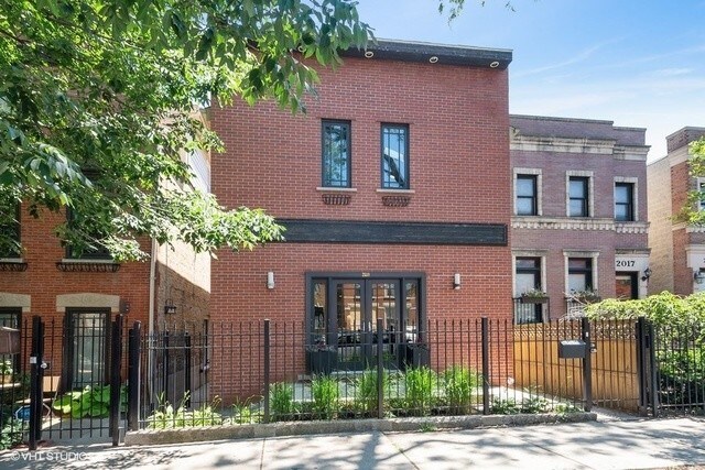 Primary Photo - 2019 N Winchester Ave