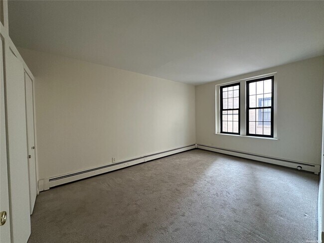Foto del edificio - 310 Riverside Blvd