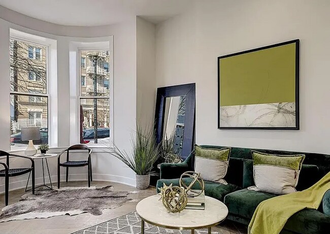 Foto del edificio - Two Bedroom Fully Updated Unit in Logan Circle- Special Offer to Rent!