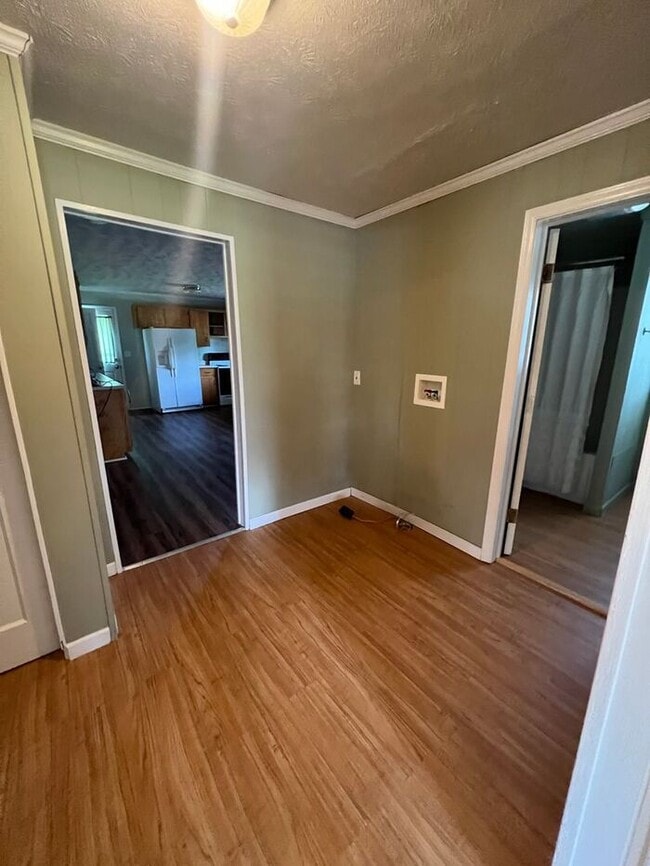 Building Photo - Only 2 Blocks from Main St Travelers Rest!