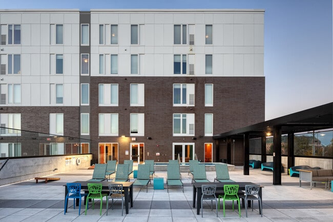 Amenity Deck - 2700 Lincoln