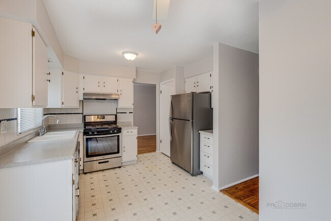 Foto del edificio - 648 Lakeside Cir Dr