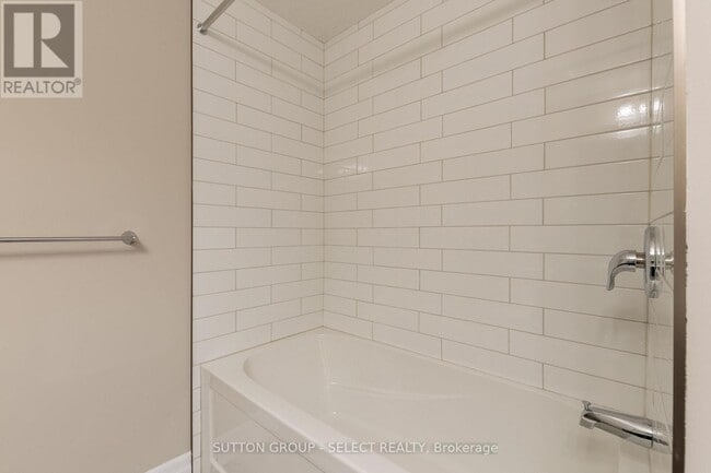 Building Photo - 6437 Heathwoods Ave