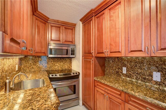 Building Photo - 1 Las Olas Cir