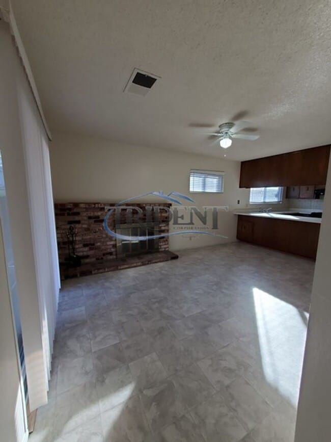 Foto del edificio - This is a cute 4 bedroom, 2 bath house in an established Woodland community