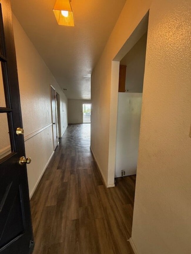 Building Photo - 2 Bedroom 2 Bath Contact Property Pros 928-634-7710