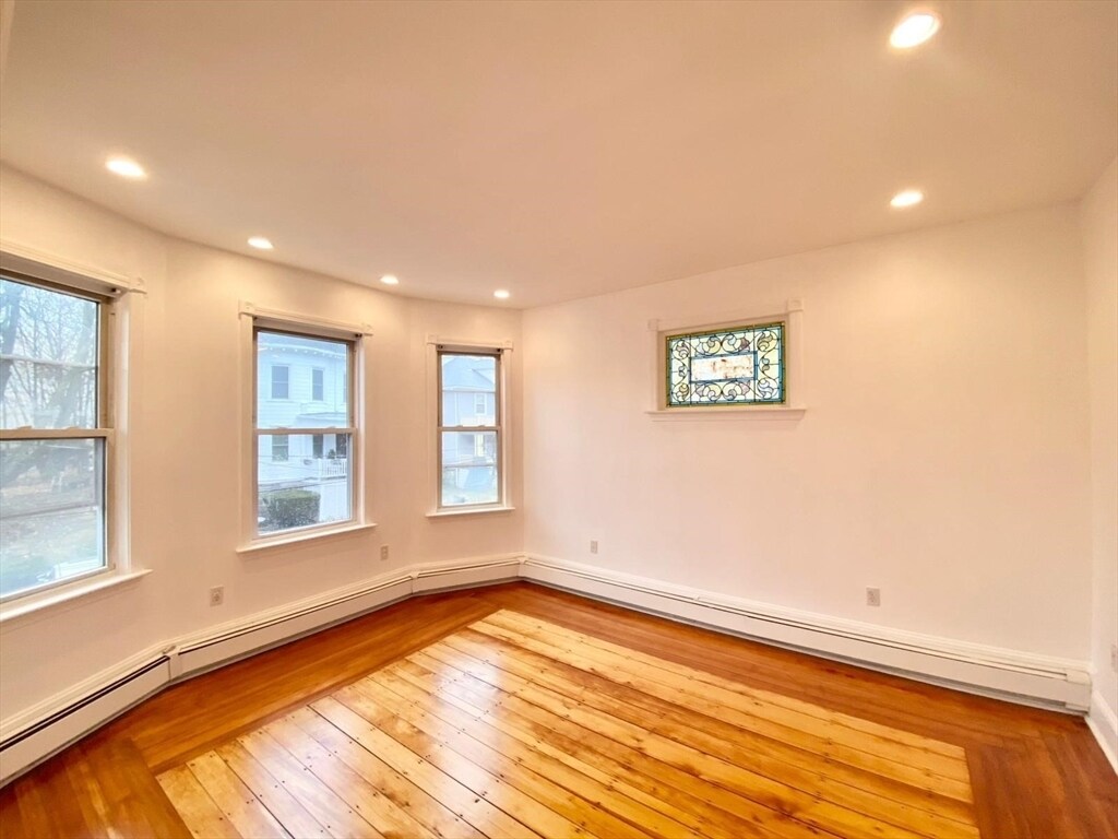 Primary Photo - 20 Imrie Rd