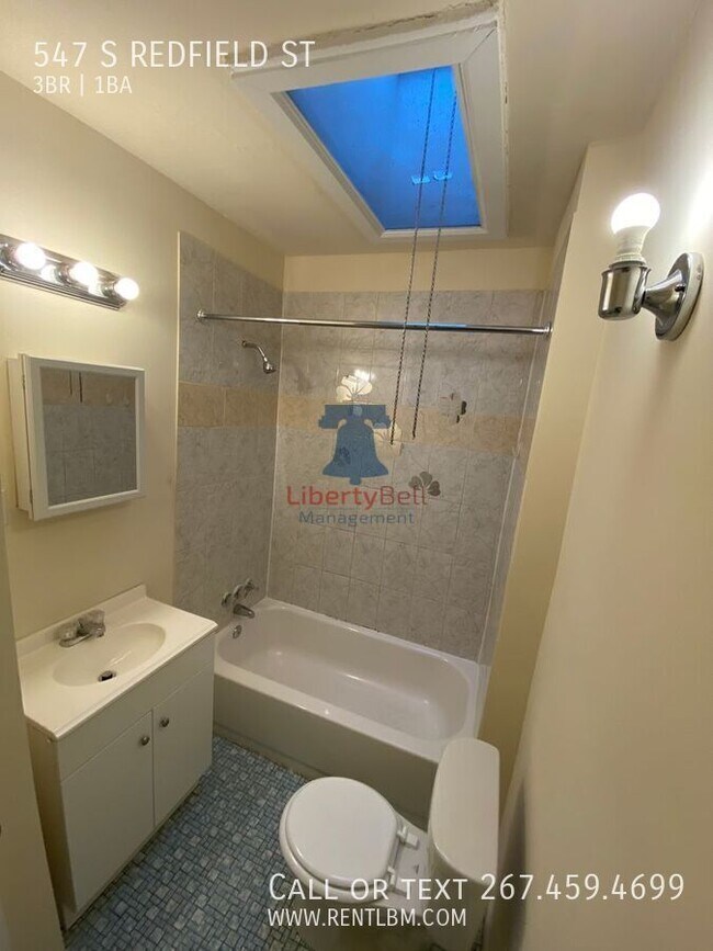 Foto del edificio - 547 S Redfield St