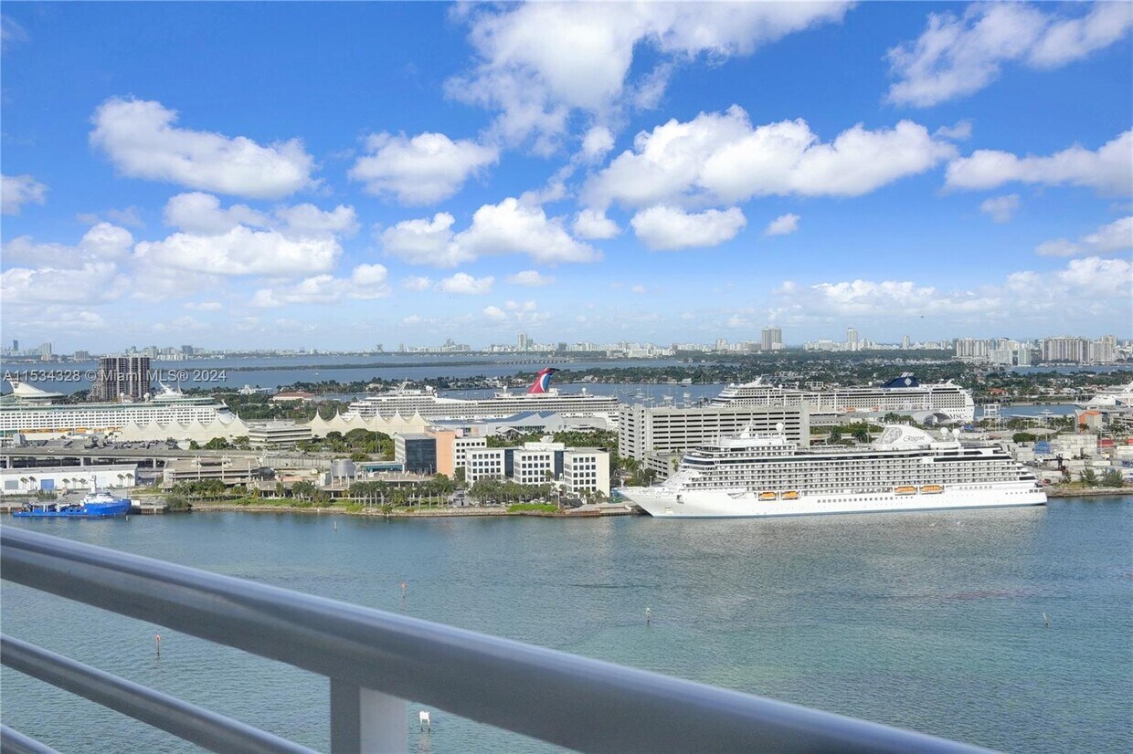 Primary Photo - 848 Brickell Key Dr