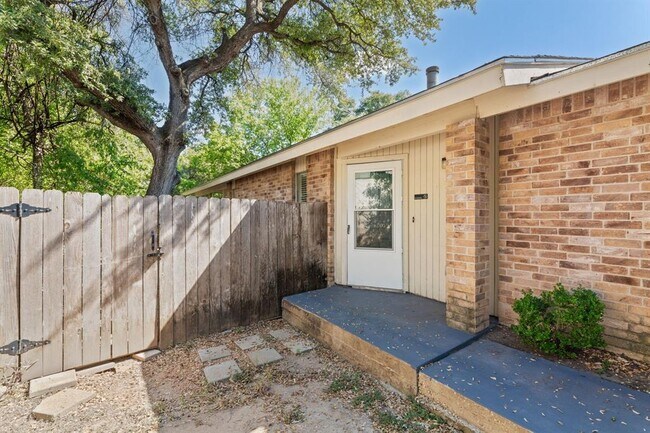 Foto del edificio - 1402 Vista Ridge Cove