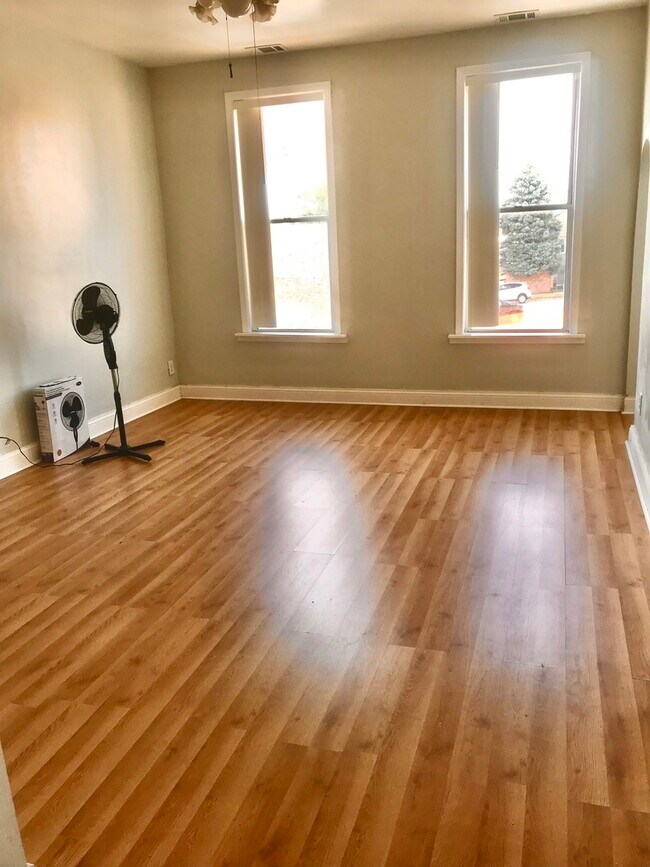 Foto del edificio - 1315 W 31st St