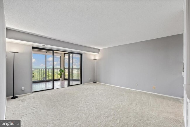Building Photo - 5901 Mt Eagle Dr