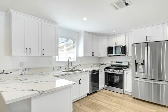 Building Photo - Prime Sylmar 2/2 brand new home