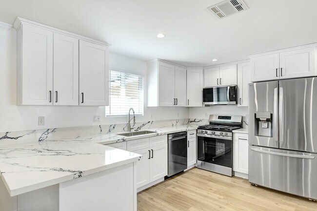 Foto del edificio - Prime Sylmar 2/2 brand new home