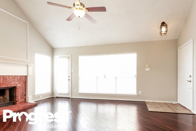 Foto del edificio - 926 Azalia Dr