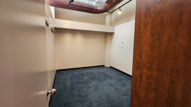 Building Photo - 333 W Hubbard St