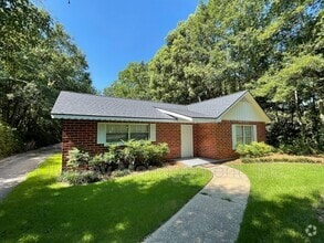 Building Photo - 2305 Hillwood Dr E