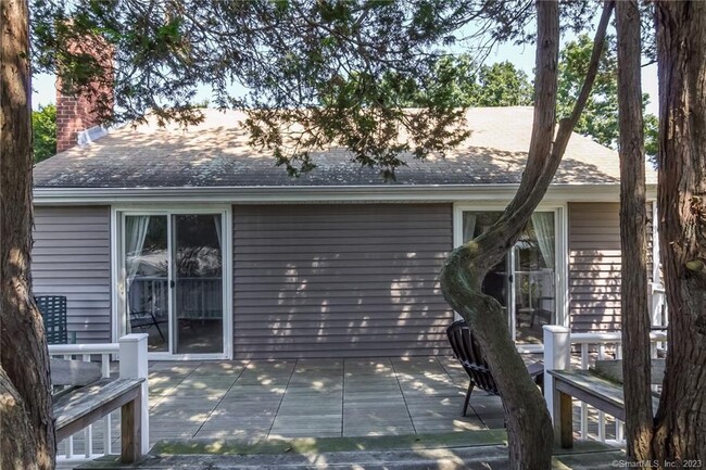 Building Photo - 116 Overshore Dr E