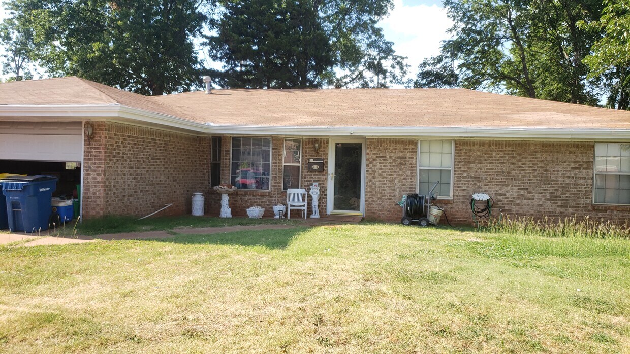 Foto principal - 924 W Cantwell Ave