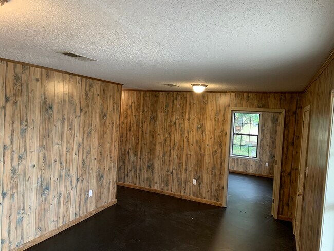 Building Photo - 614 N 13th Ave