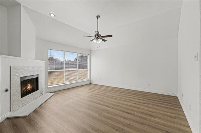 Foto del edificio - 6212 Crestmont Ln