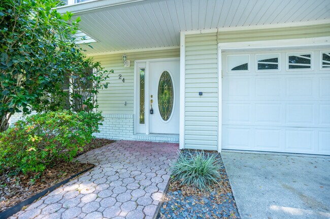 Foto del edificio - 24 Cinderella Ln NW