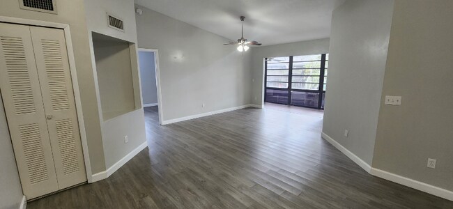 Foto del edificio - 2388 Oak Park Way